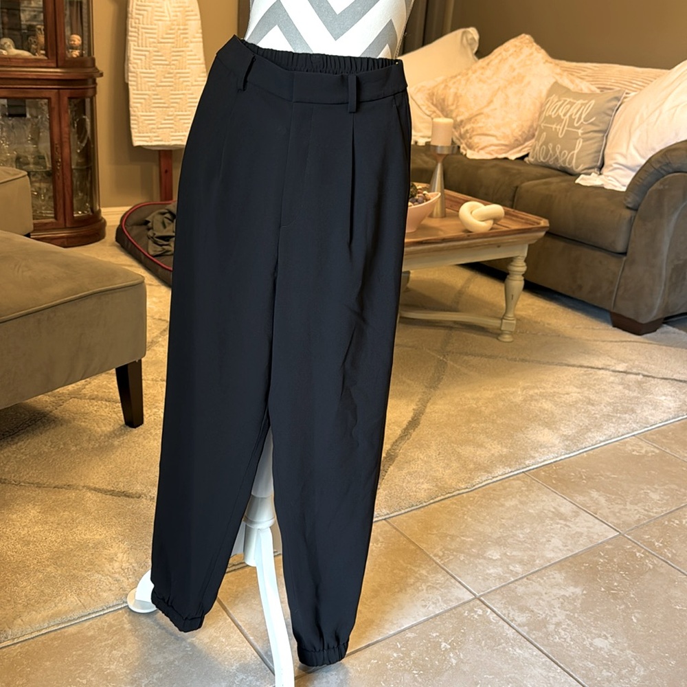 Black Uniglo pleated trousers with jogger style legs